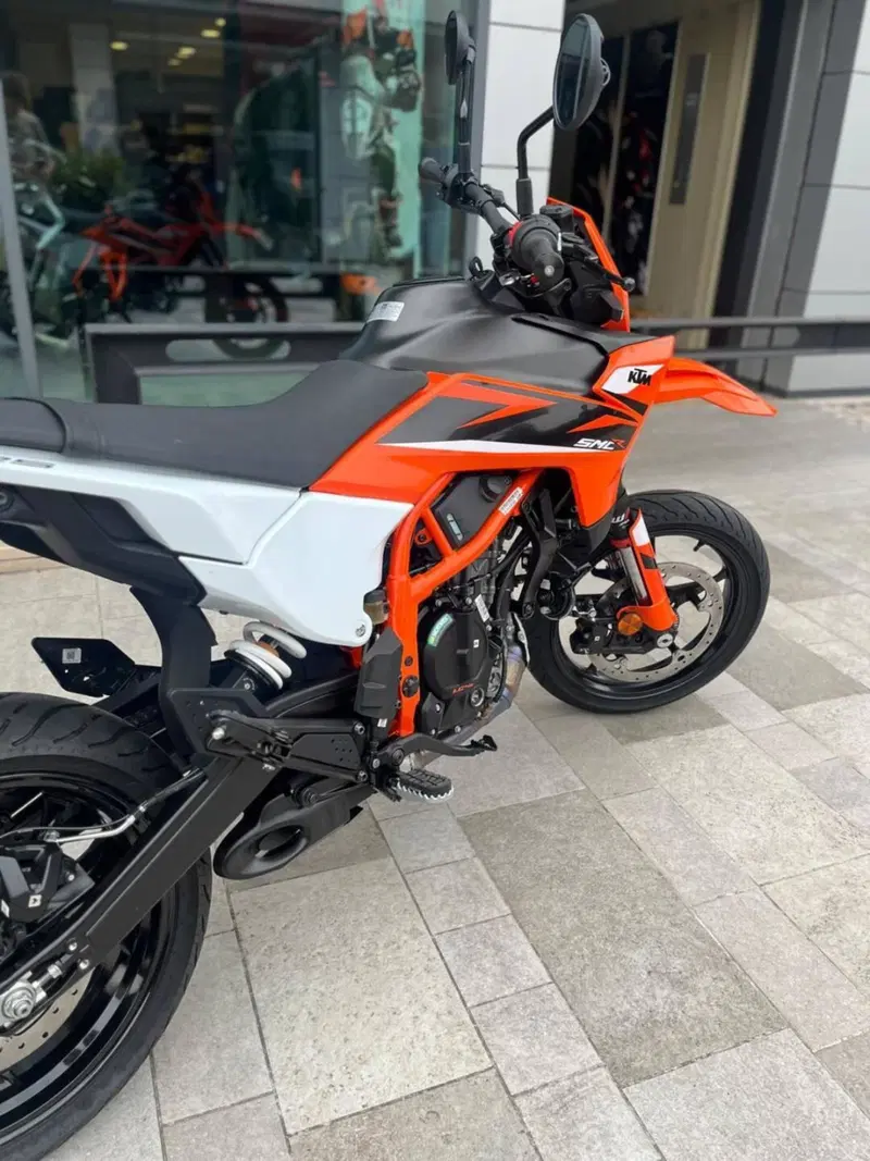 KTM 125 SMC R (2025 - 26) (2)