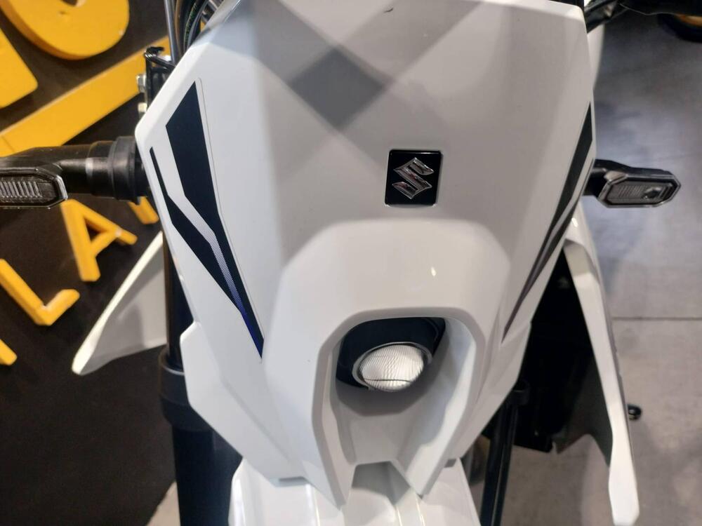 Suzuki DR-Z4SM (2025) (5)