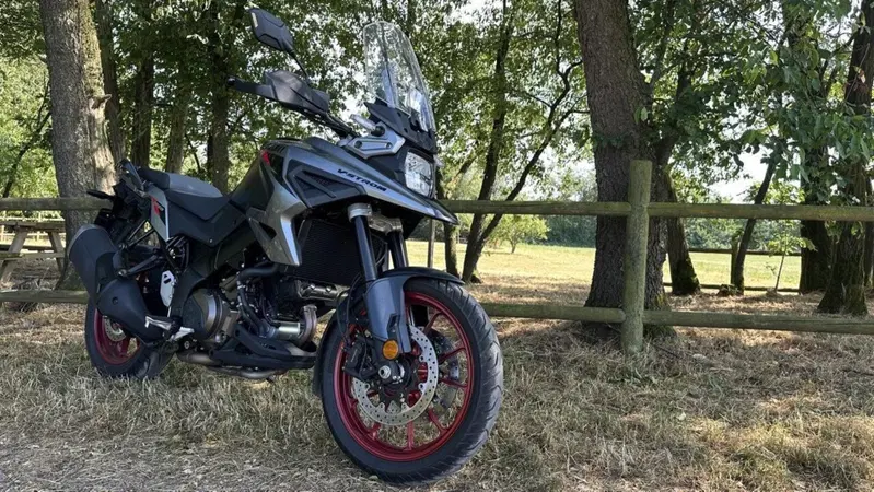 Suzuki V-Strom 1050 SE: tutto quello che c'&egrave; da sapere. La VIDEOSCHEDA TECNICA
