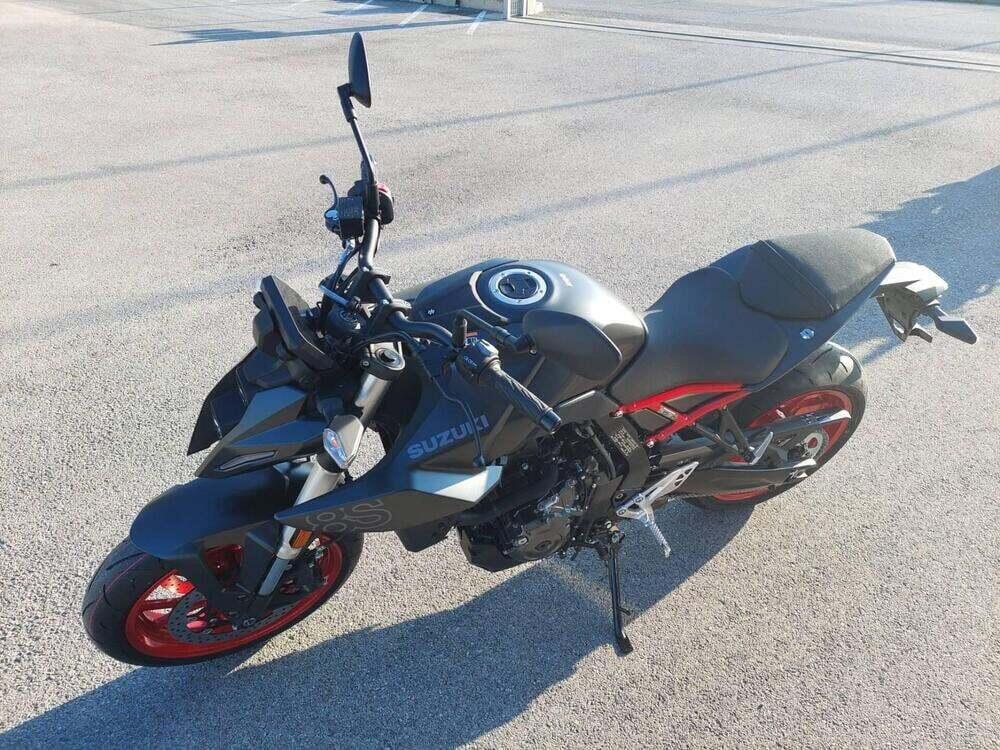 Suzuki GSX-8S (2025) (4)