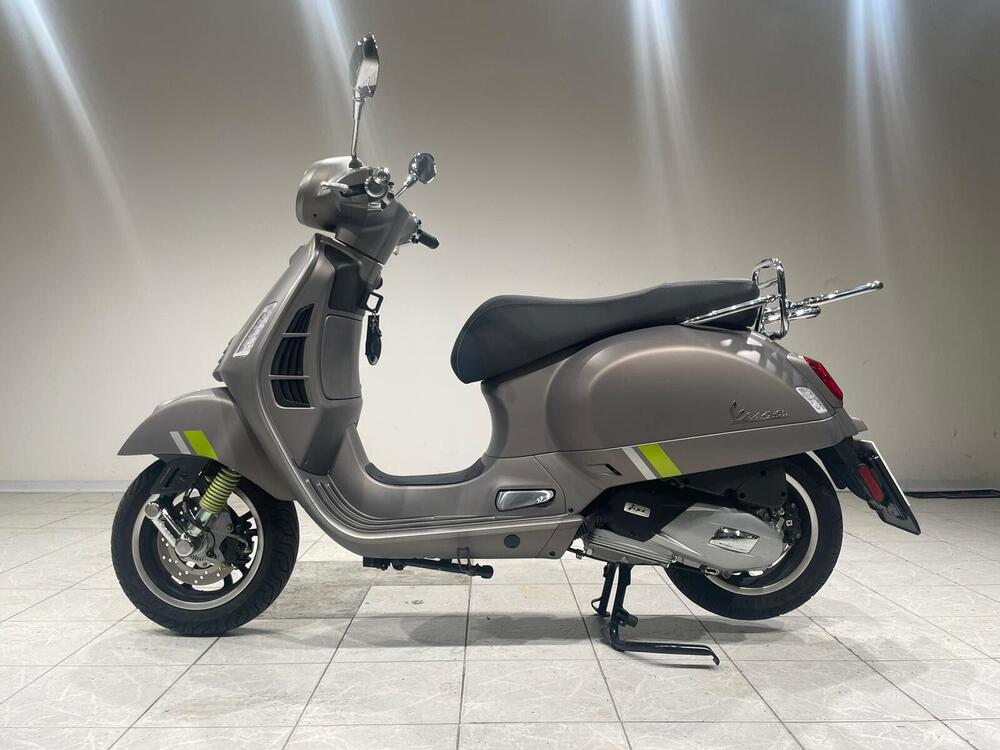 Vespa GTS 125 Super Tech (2023 - 24) (2)