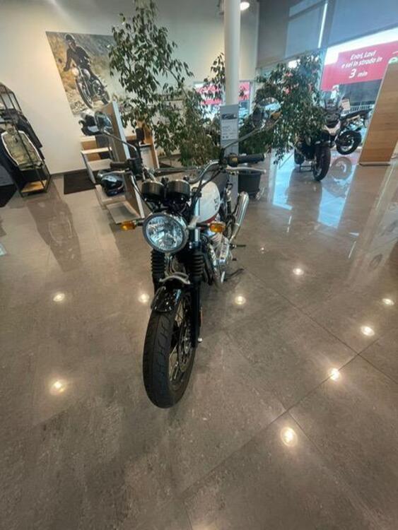 Royal Enfield Interceptor 650 (2021 - 25) (3)