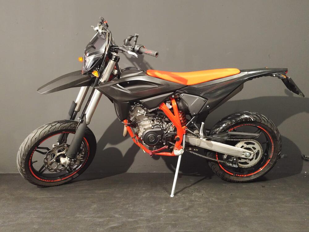 Betamotor RR 125 4T Motard LC (2021 - 23) (2)