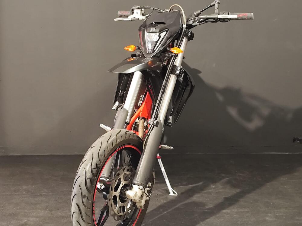 Betamotor RR 125 4T Motard LC (2021 - 23) (3)