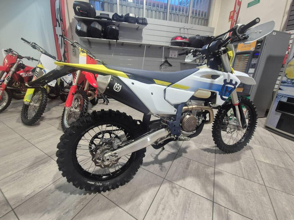 Husqvarna FE 250 (2025) (3)