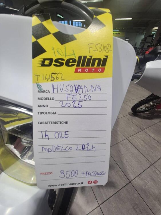 Husqvarna FE 250 (2025) (5)