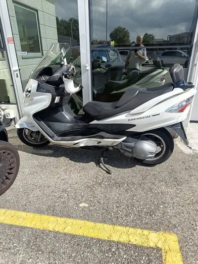 Suzuki Burgman AN 400 (2008 - 13) usata