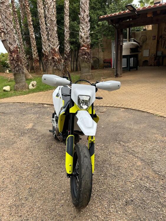 Husqvarna 701 Supermoto (2023 - 25)
