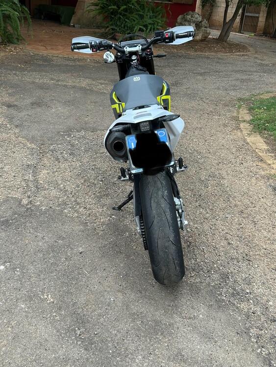 Husqvarna 701 Supermoto (2023 - 25) (3)