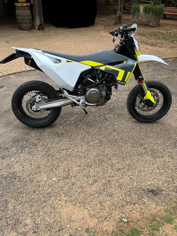 Husqvarna 701 Supermoto (2023 - 25) (4)