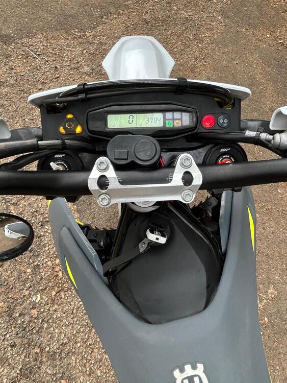 Husqvarna 701 Supermoto (2023 - 25) (5)