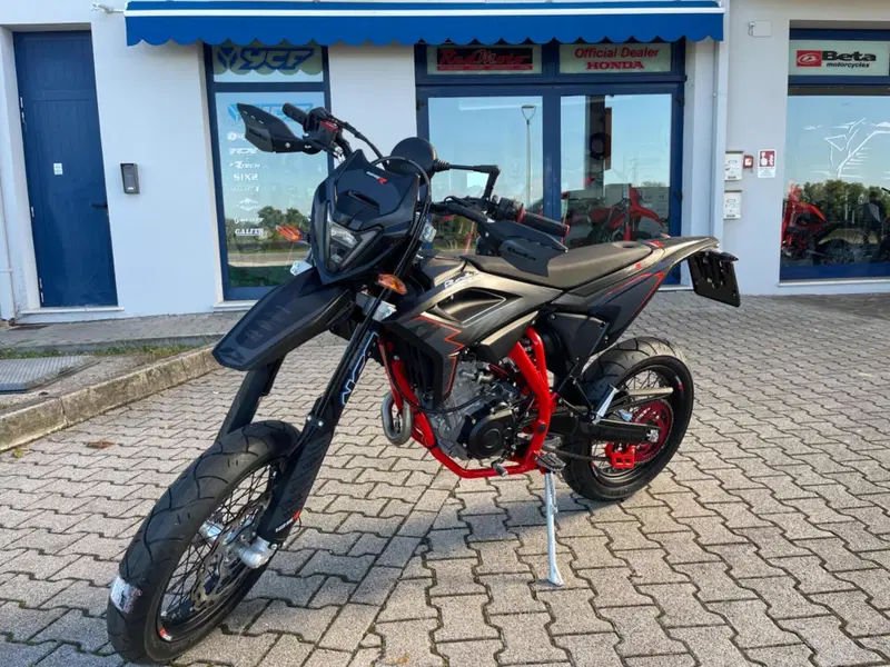 Betamotor RR 125 4T Motard R (2025 - 26) (2)
