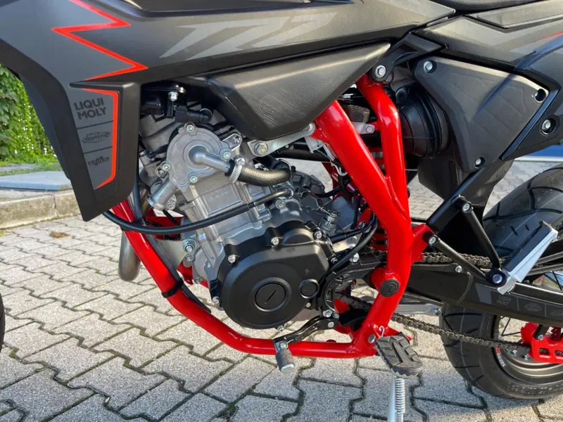 Betamotor RR 125 4T Motard R (2025 - 26) (3)