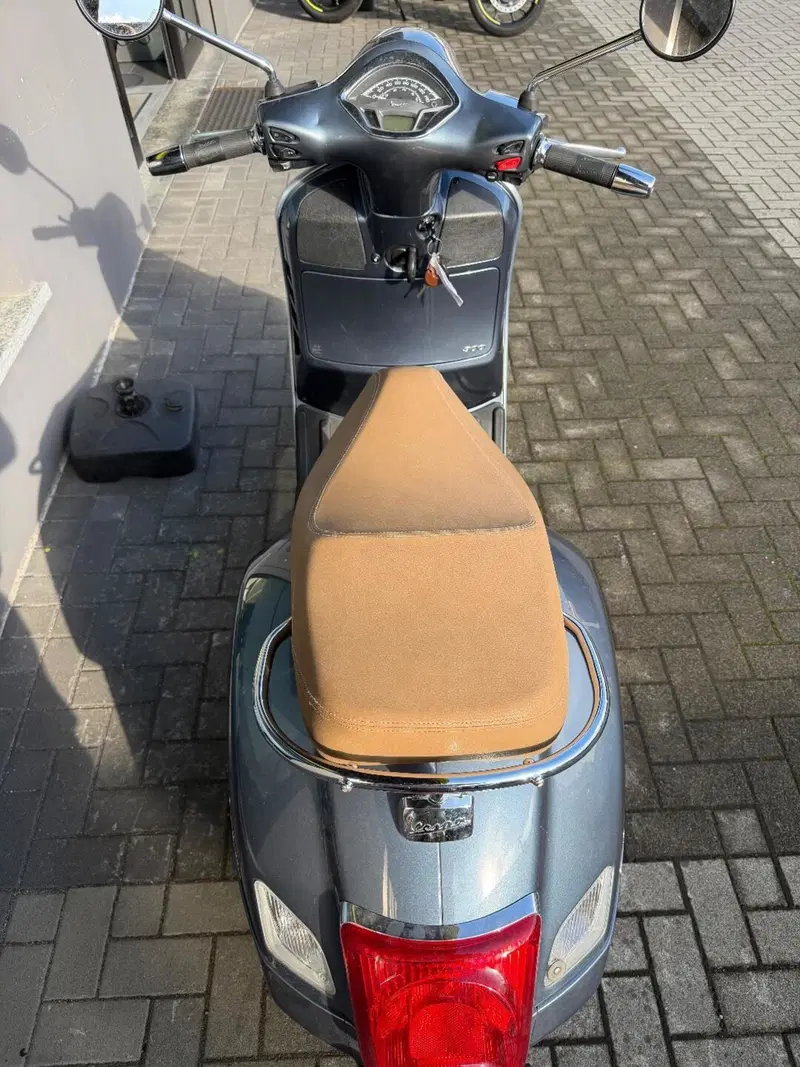 Vespa GTS 300 (2017 - 18) (4)