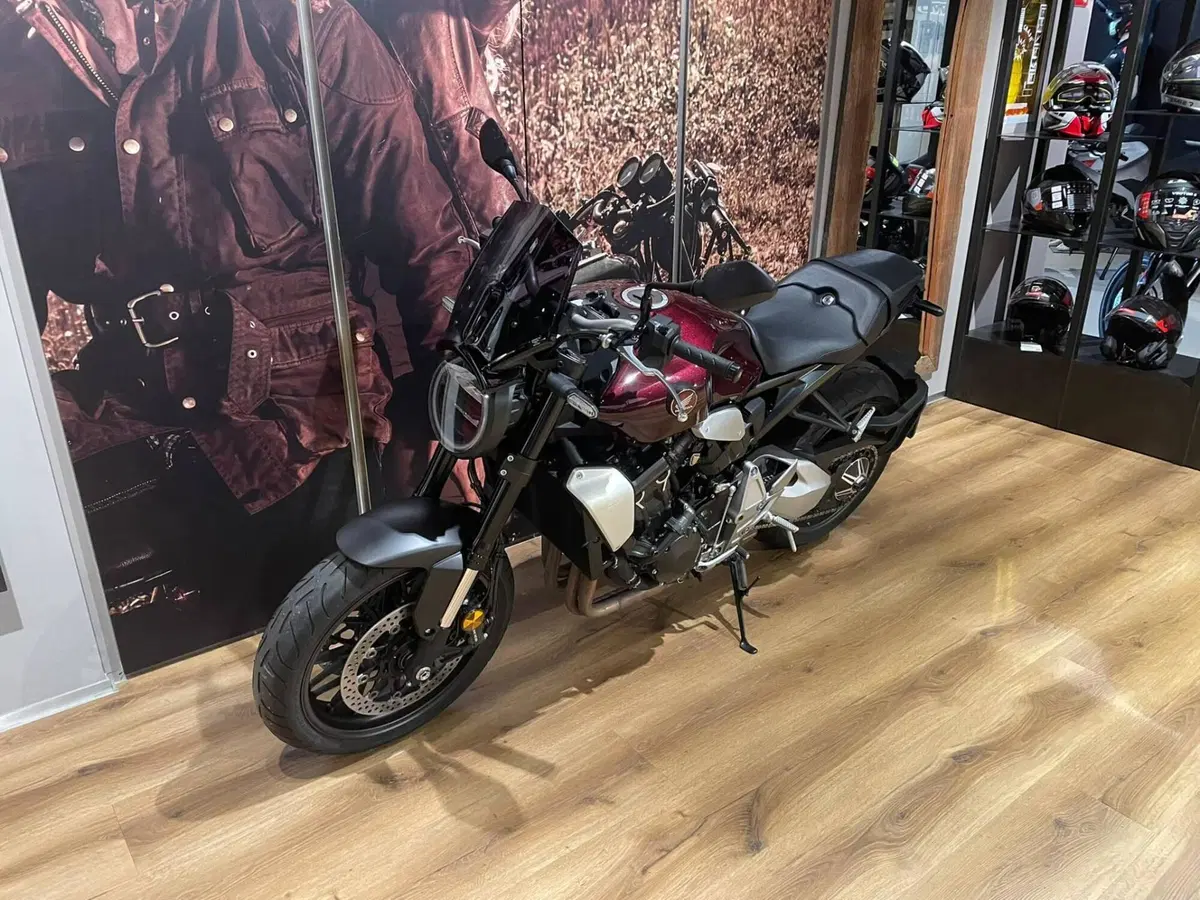 Honda CB 1000 R (2021 - 25) (3)