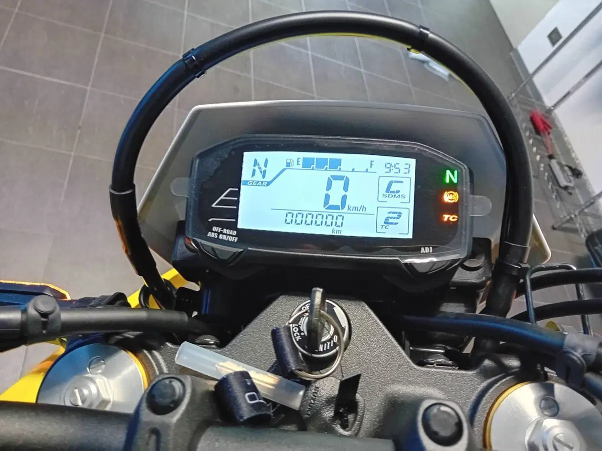 Suzuki DR-Z4S (2025 - 26) (7)