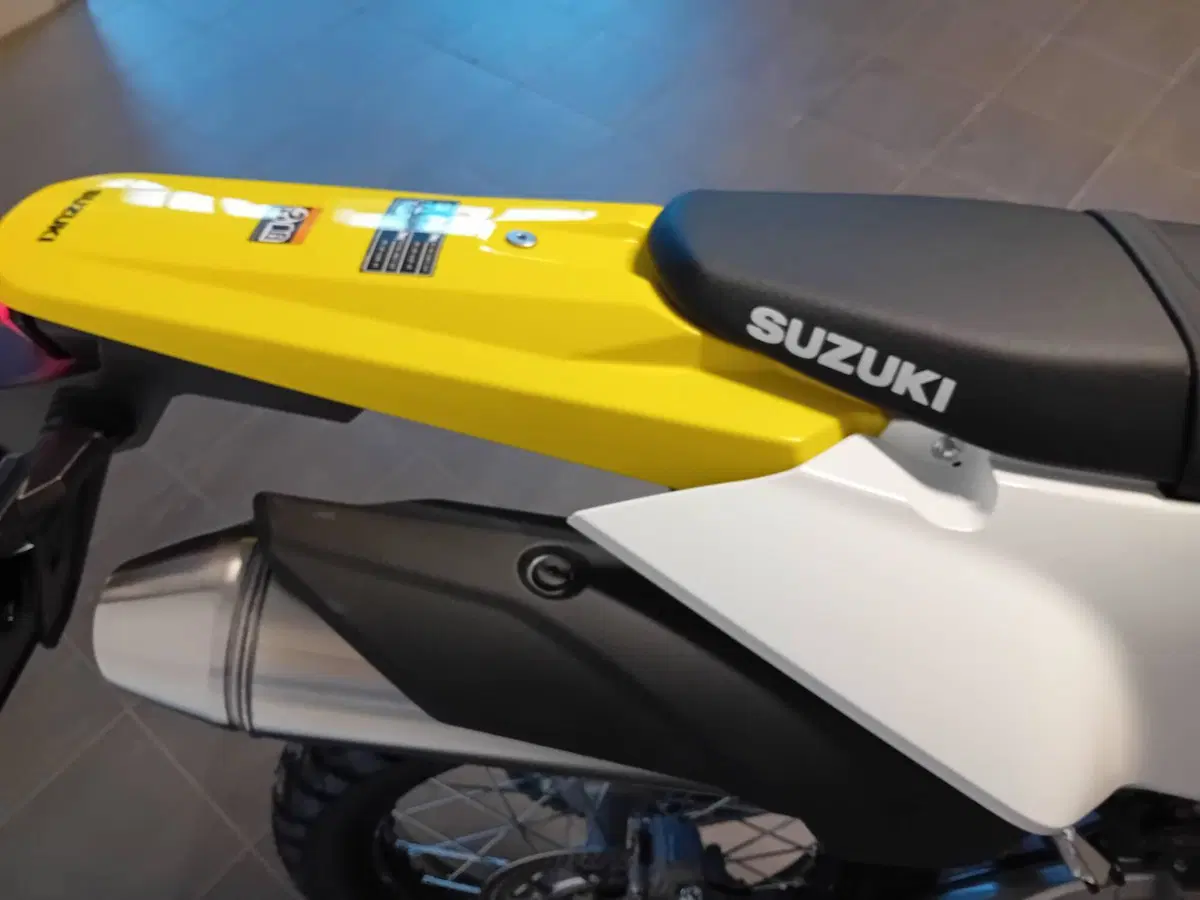 Suzuki DR-Z4S (2025 - 26) (8)