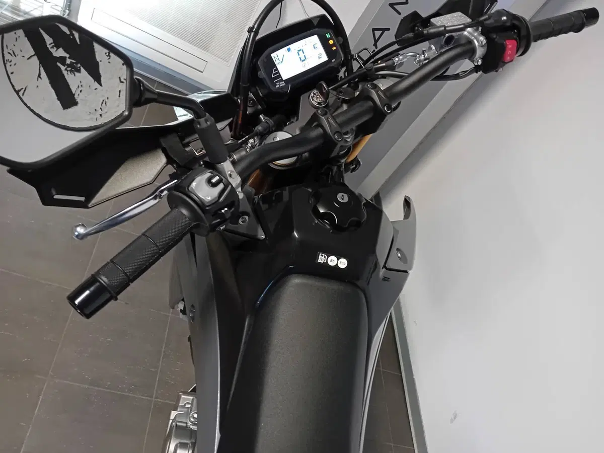 Suzuki DR-Z4S (2025 - 26) (16)