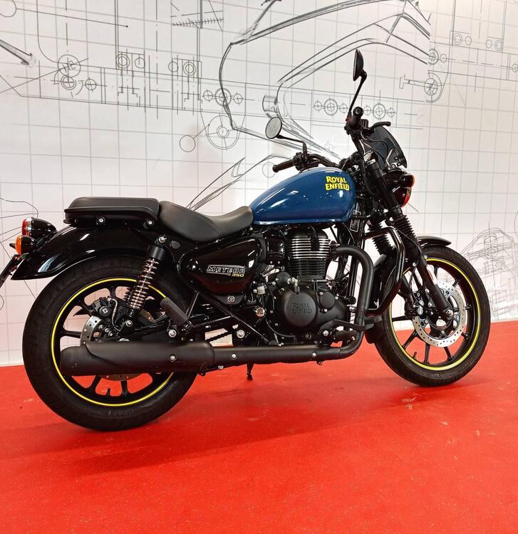 Royal Enfield Meteor 350 Fireball (2021 - 25) (2)