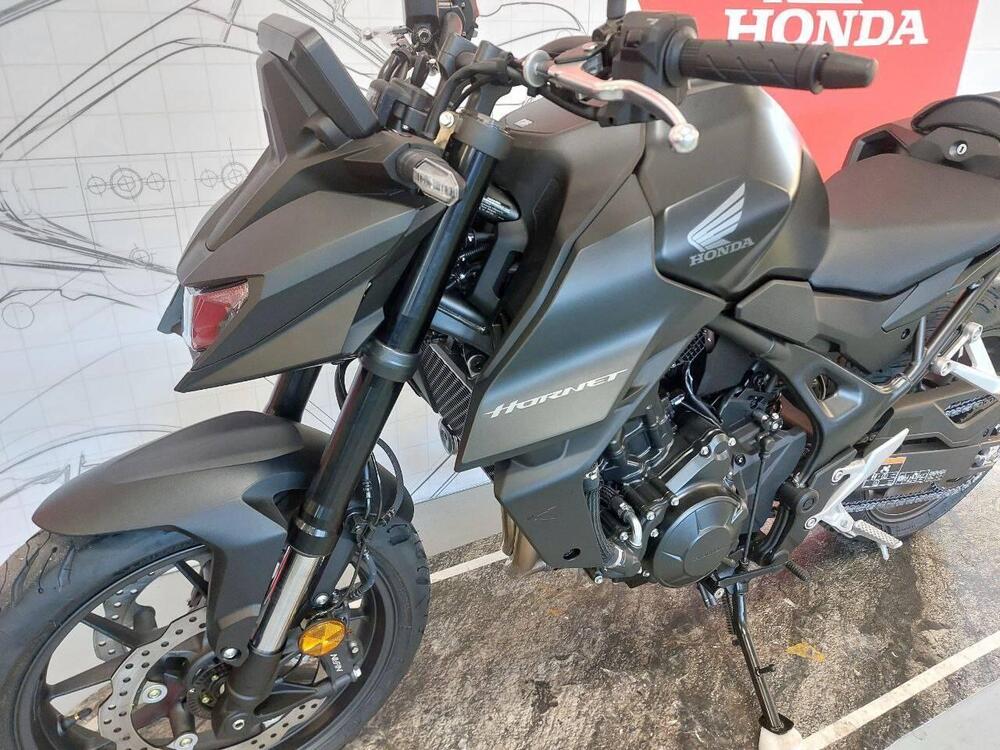 Honda CB 750 Hornet (2025) (3)