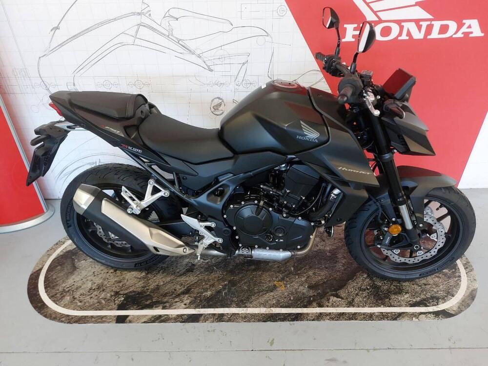 Honda CB 750 Hornet (2025) (4)