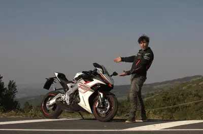 Zontes 703 RR TEST: la prova della sportiva cinese 3 cilindri. Pro e contro [VIDEO]