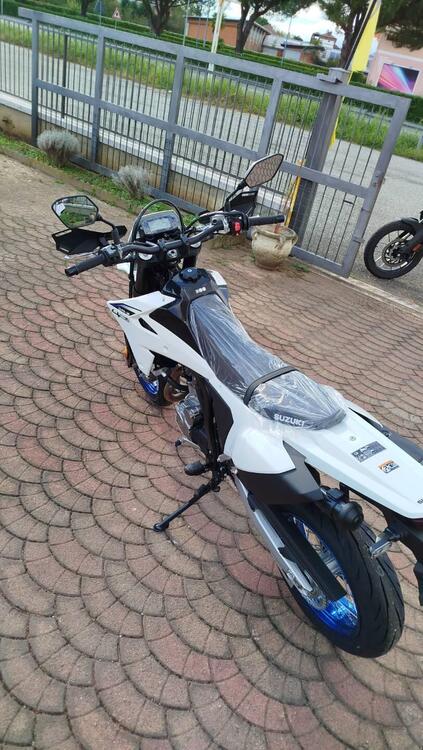 Suzuki DR-Z4SM (2025) (3)