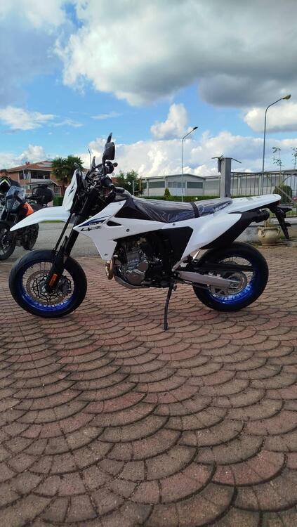 Suzuki DR-Z4SM (2025) (4)