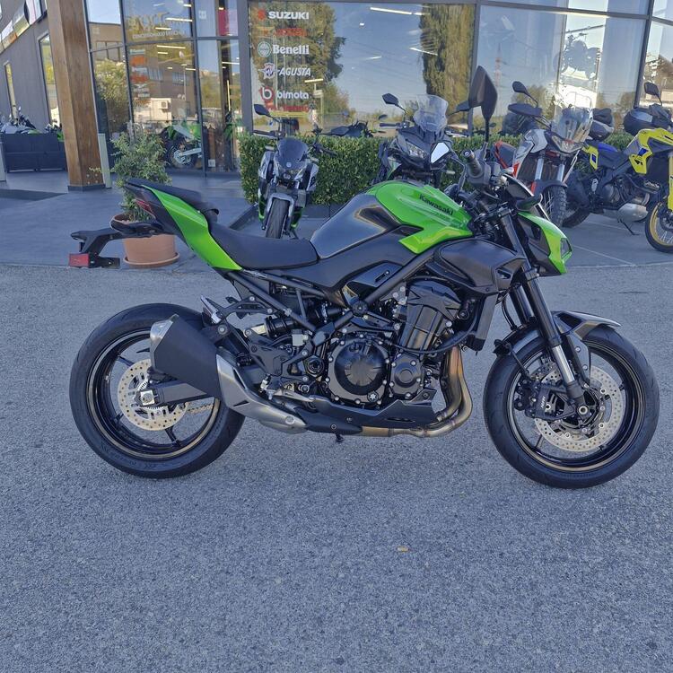 Kawasaki Z 900 (2025 - 26) (2)