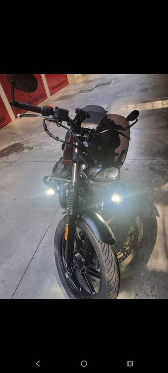 Moto Guzzi V7 Stone (2021 - 24)