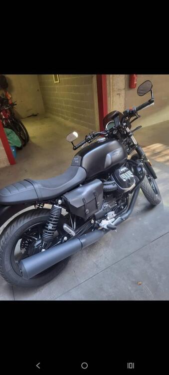 Moto Guzzi V7 Stone (2021 - 24) (2)