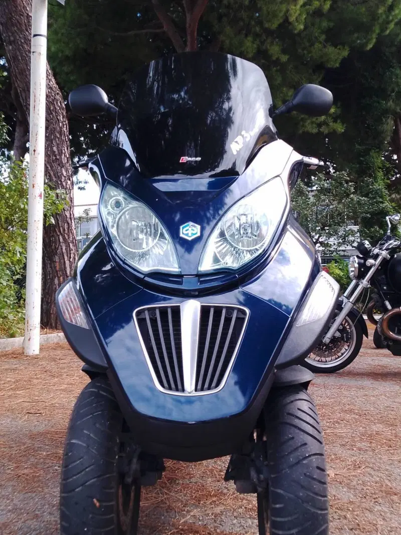 Piaggio MP3 300 (2010 - 11) (3)