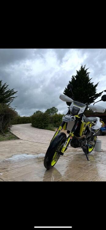 Husqvarna 701 Supermoto (2020)