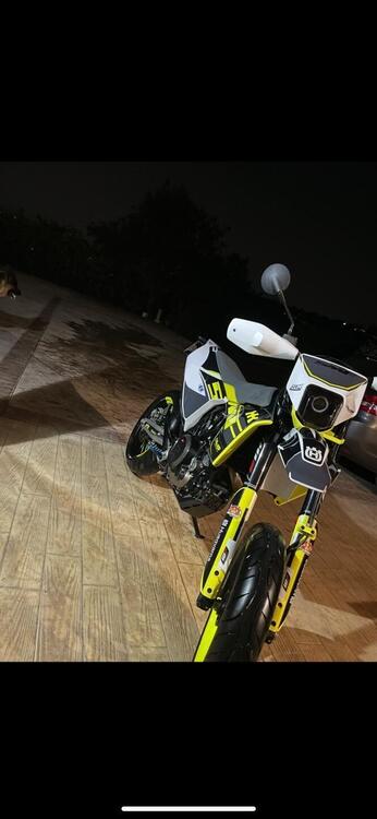 Husqvarna 701 Supermoto (2020) (2)