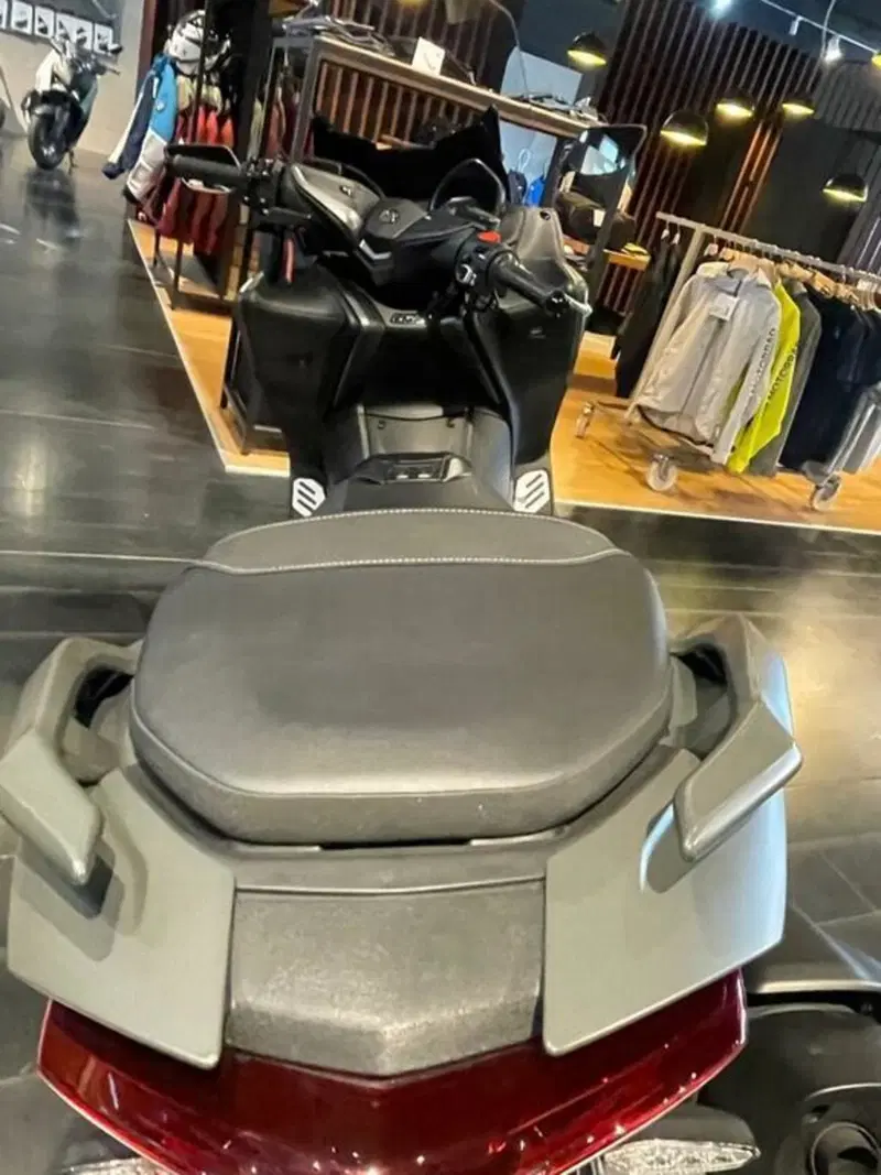 Yamaha T-Max 560 Tech Max (2021) (14)