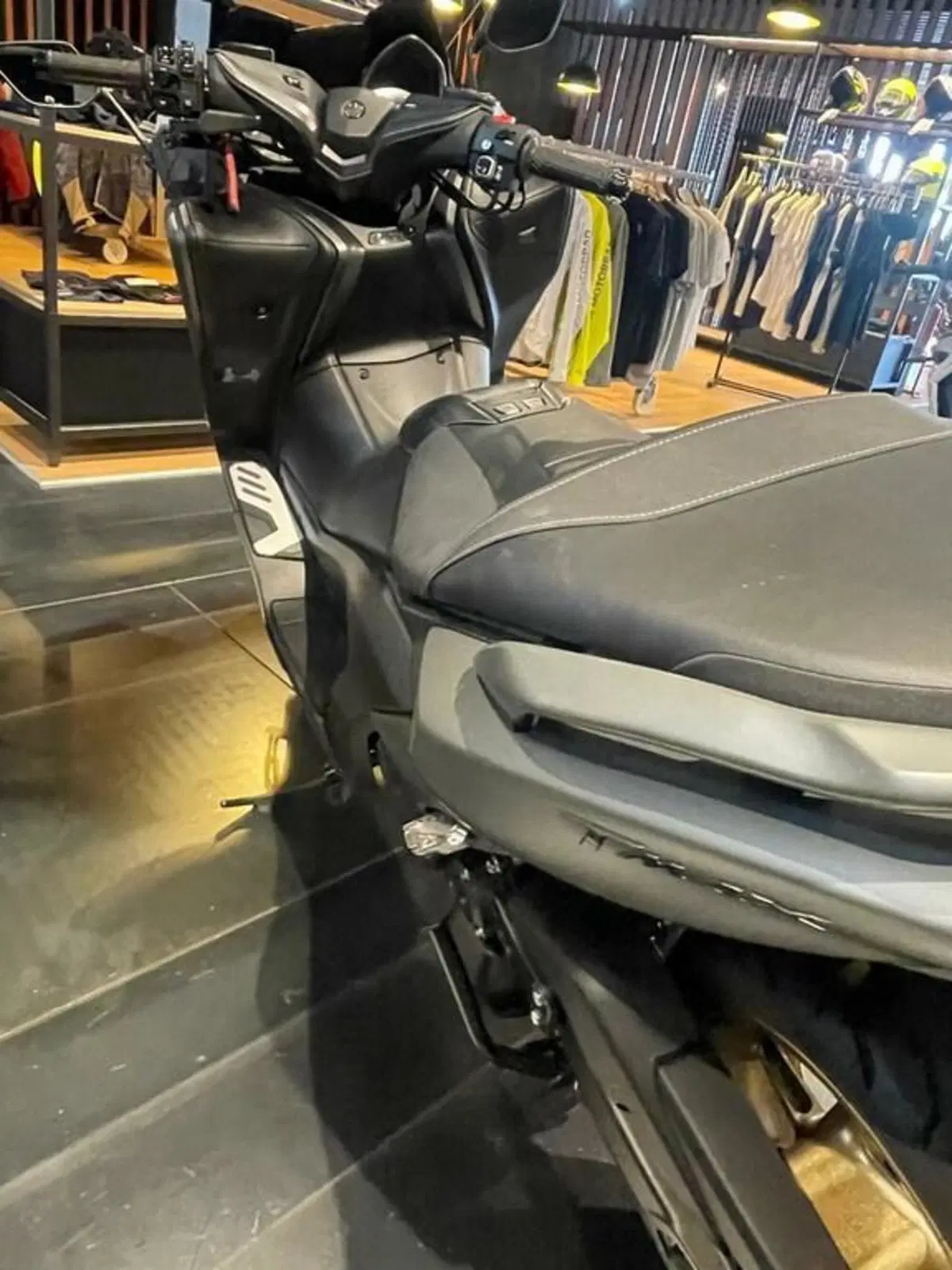 Yamaha T-Max 560 Tech Max (2021) (7)