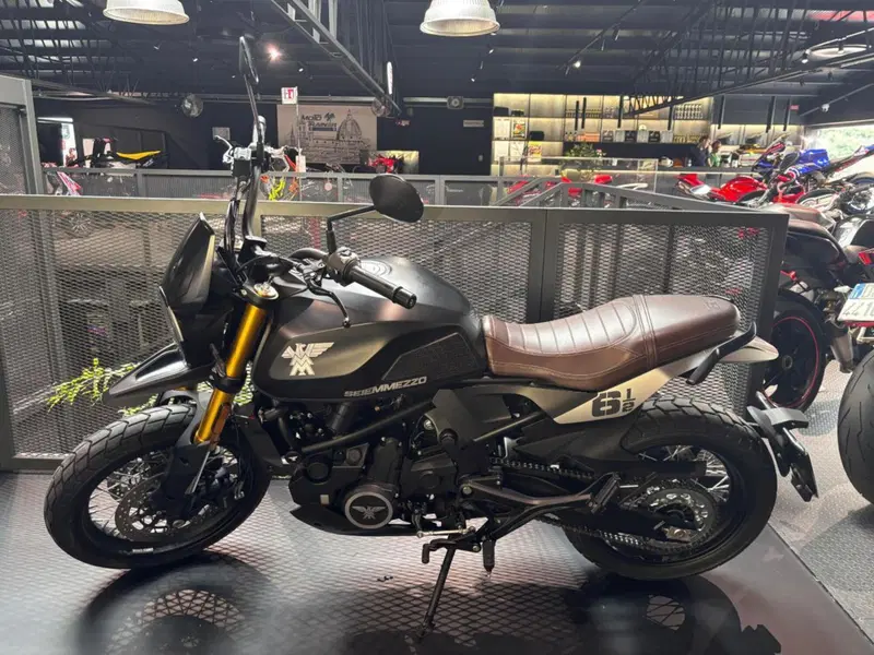 Moto Morini SEIEMMEZZO SCR (2022 - 26) (3)