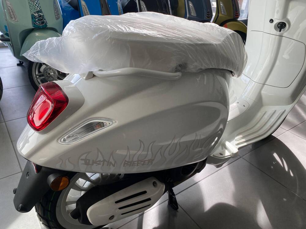 Vespa Sprint 125 Justin Bieber (2022 - 24) (5)