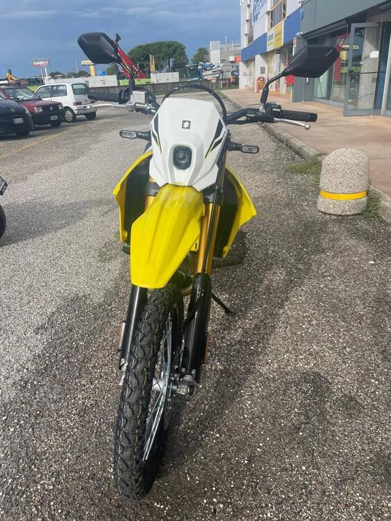 Suzuki DR-Z4S (2025) (2)