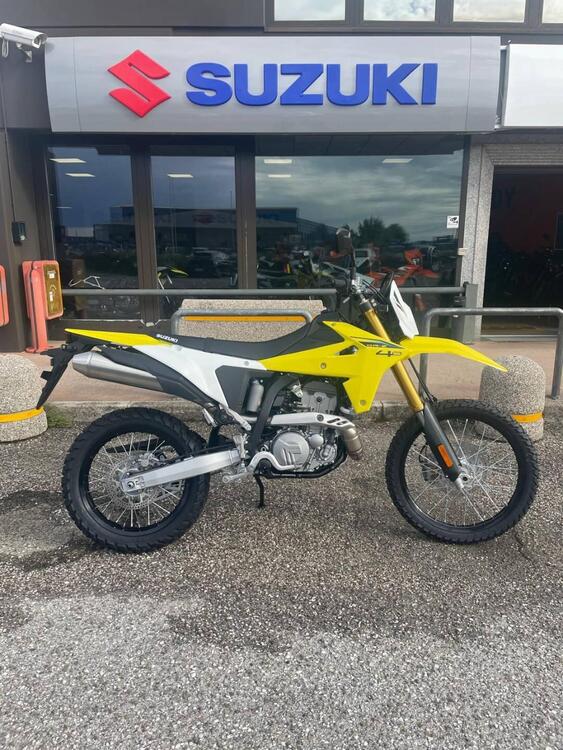 Suzuki DR-Z4S (2025)