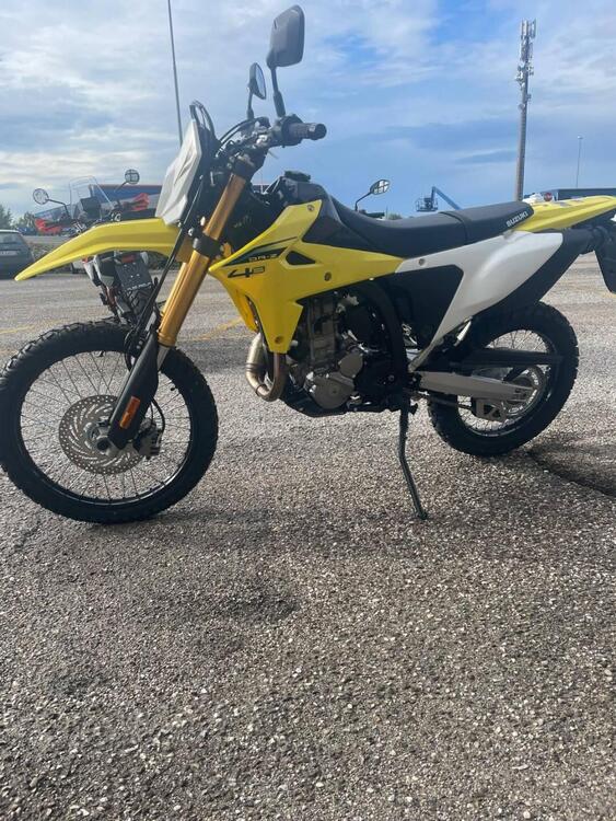 Suzuki DR-Z4S (2025) (4)