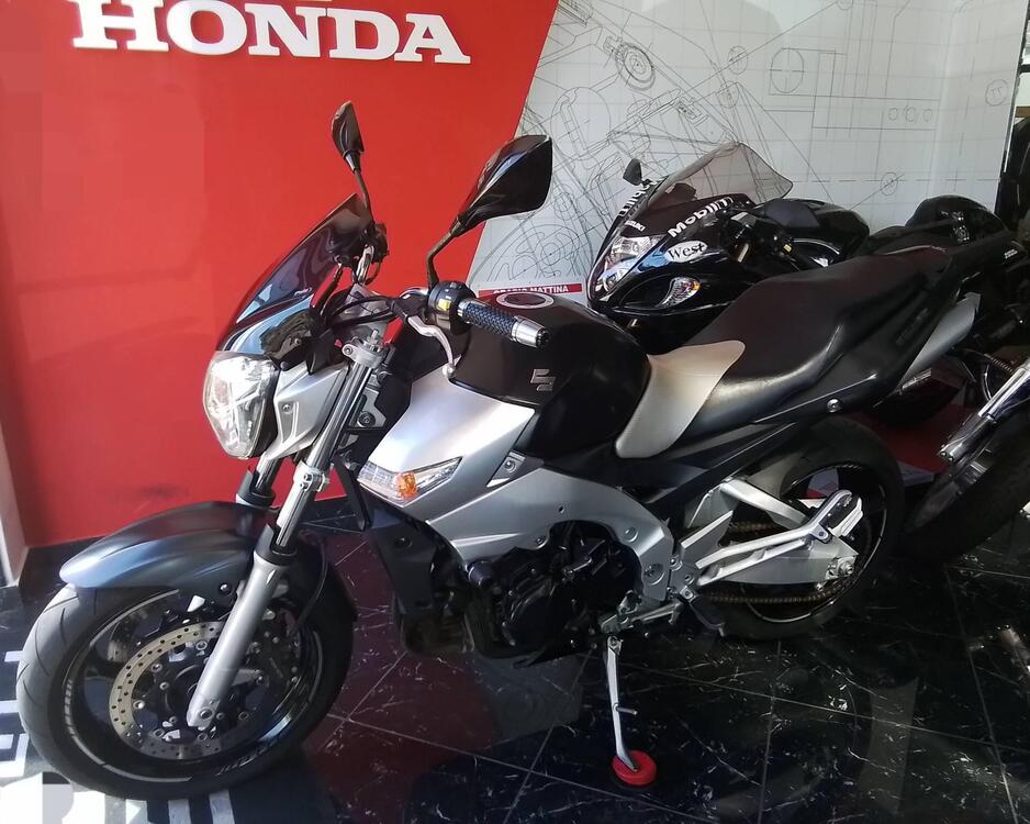 Suzuki GSR 600 (2006 - 11) (3)