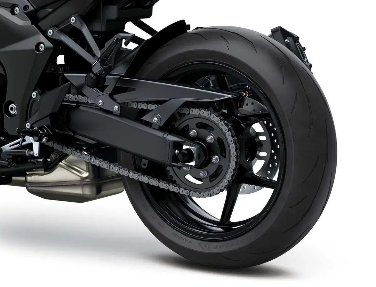 Arriva la Z1100: Kawasaki cala l'asso nella guerra delle hypernaked (5)