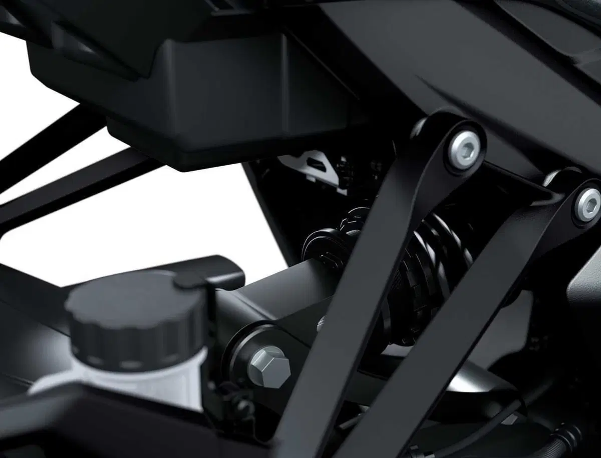 Arriva la Z1100: Kawasaki cala l'asso nella guerra delle hypernaked (9)