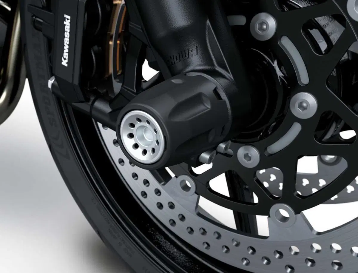 Arriva la Z1100: Kawasaki cala l'asso nella guerra delle hypernaked (11)
