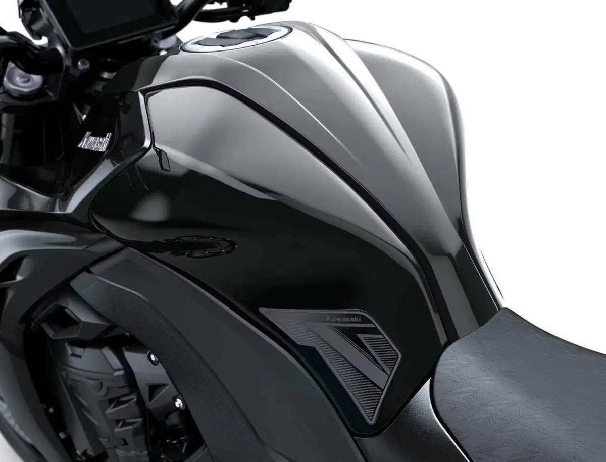 Arriva la Z1100: Kawasaki cala l'asso nella guerra delle hypernaked (15)
