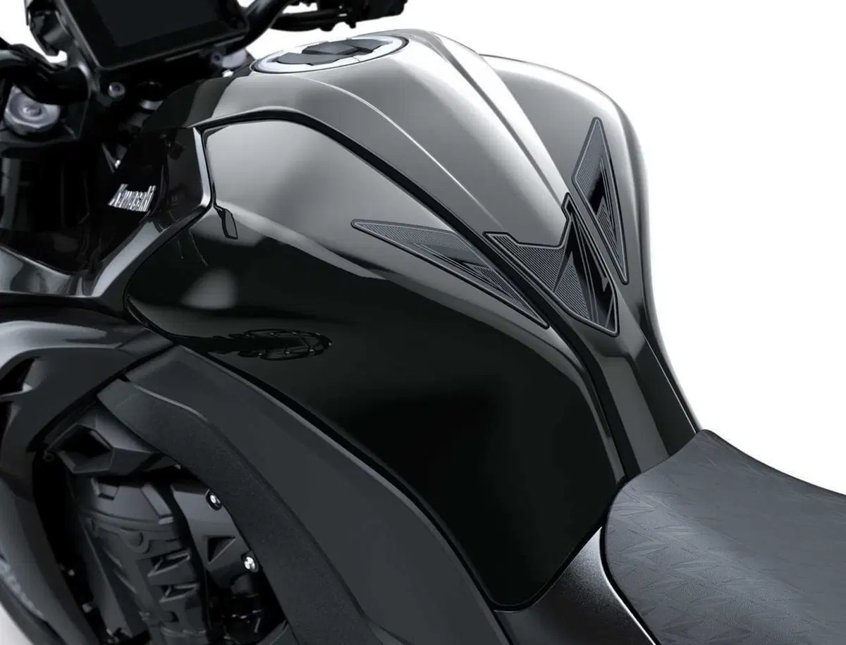Arriva la Z1100: Kawasaki cala l'asso nella guerra delle hypernaked (16)