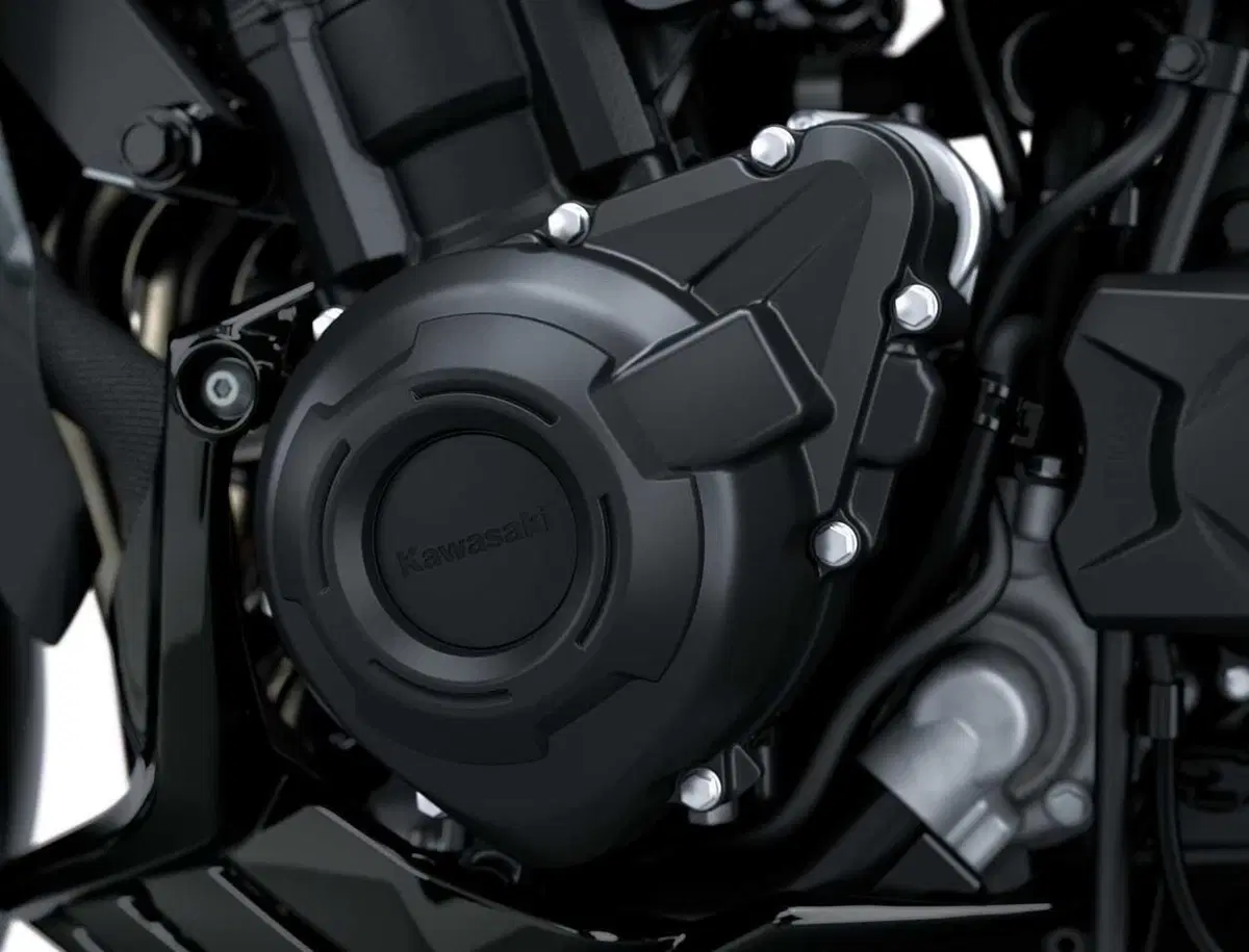 Arriva la Z1100: Kawasaki cala l'asso nella guerra delle hypernaked (17)