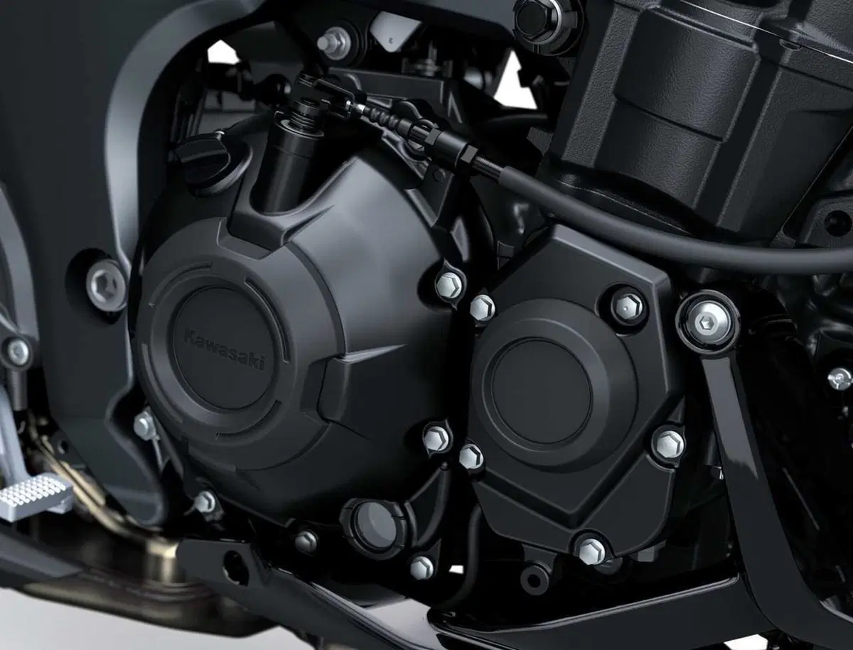 Arriva la Z1100: Kawasaki cala l'asso nella guerra delle hypernaked (18)