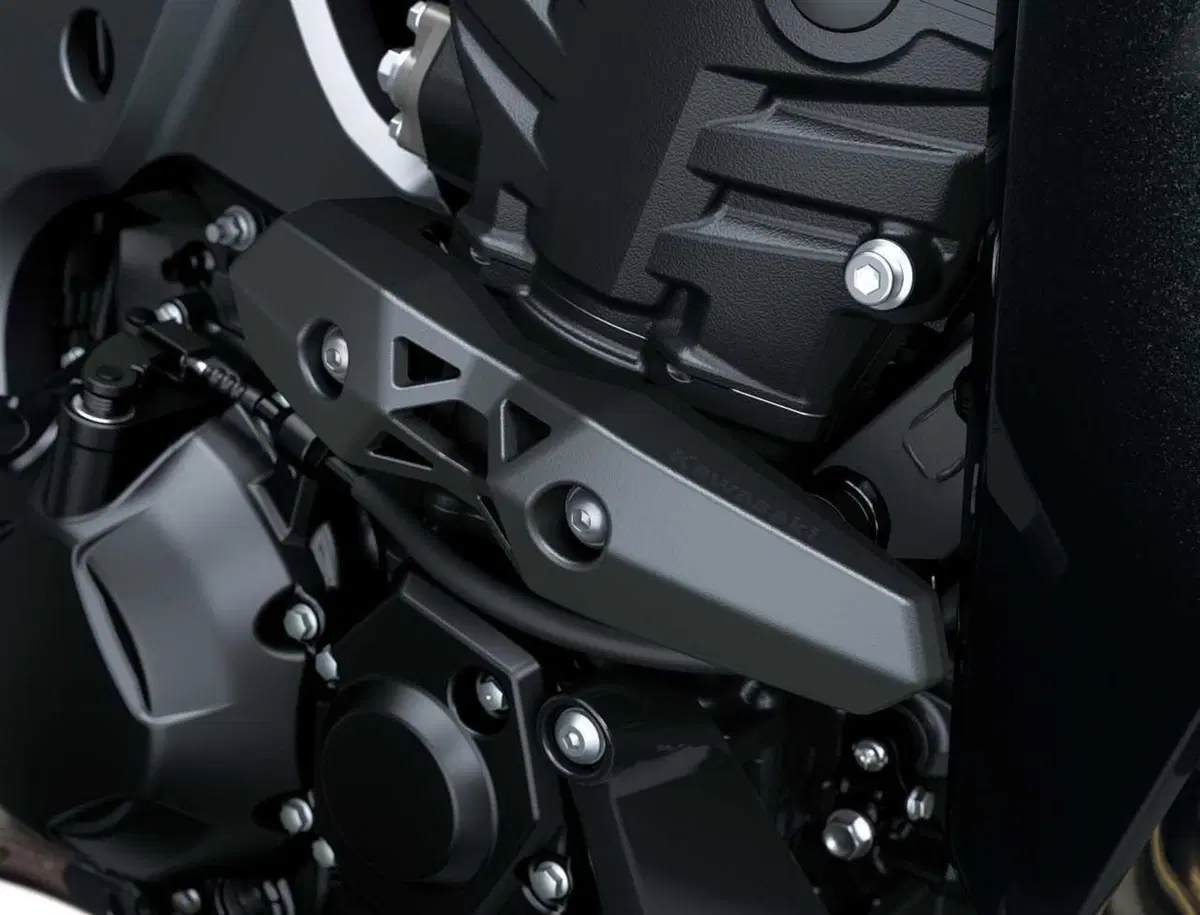 Arriva la Z1100: Kawasaki cala l'asso nella guerra delle hypernaked (19)